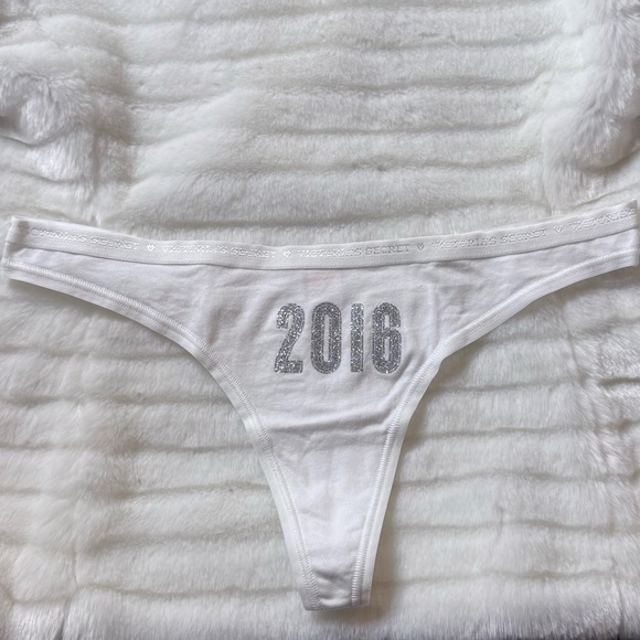 5/$30 (NWOT) VICTORIA’S SECRET 2016 White & Silver Thong - Picture 1 of 6